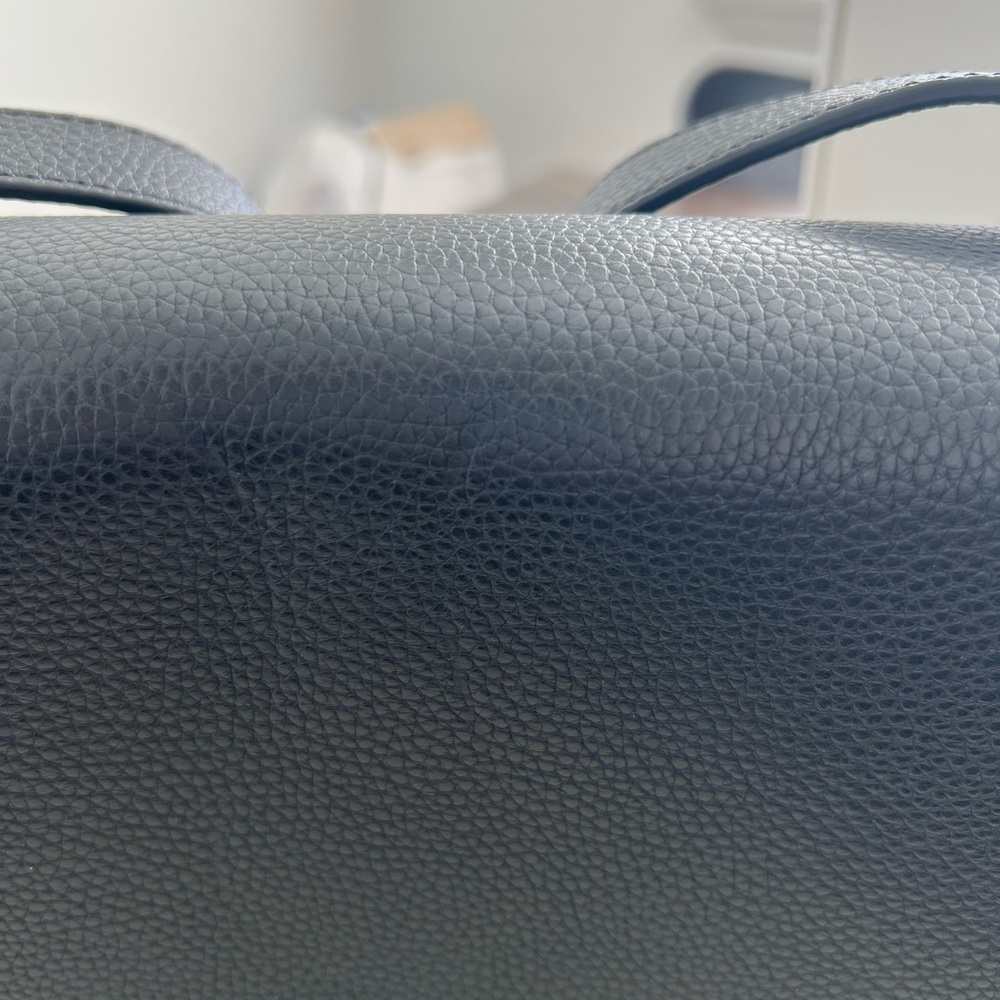 The Curated Elegant Black Leather Shoulder/Crossbody Bag - Picture 5 of 14